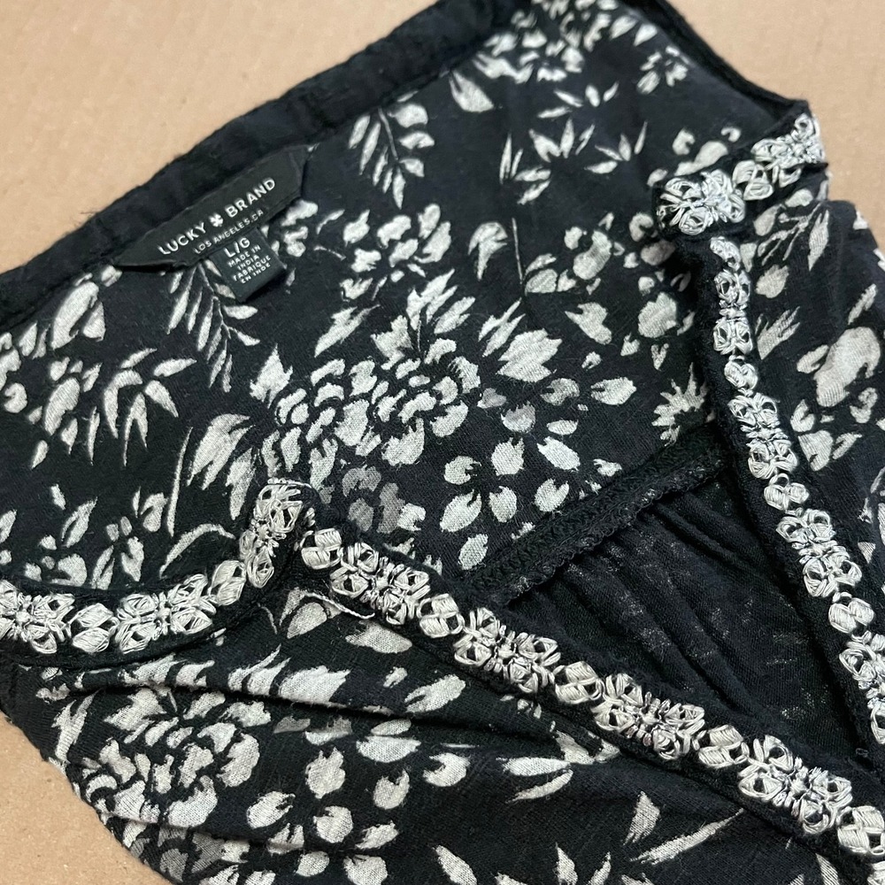 Lucky Brand Women's Sz L V-Neck Mixed Fabric‎ Embroidered Lace Black & White Top - Picture 16 of 16